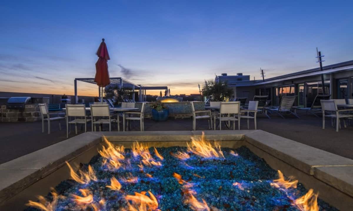 RGVtYW5kUGljdHVyZToxOTU1MjAyNDA0