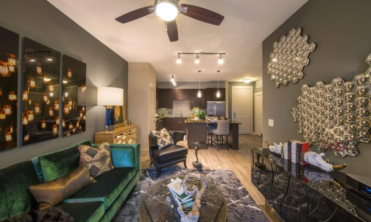 , an Airbnb-friendly apartment in Dallas, TX