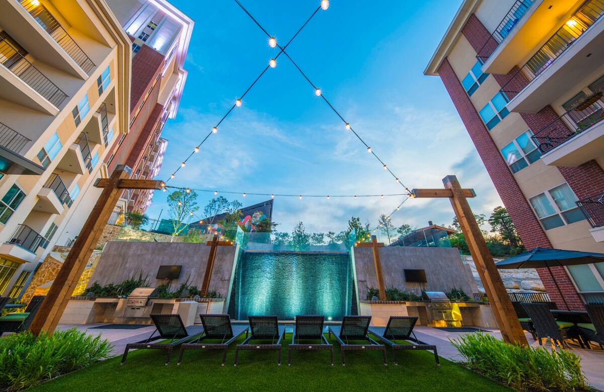 The Alexan, an Airbnbfriendly apartment