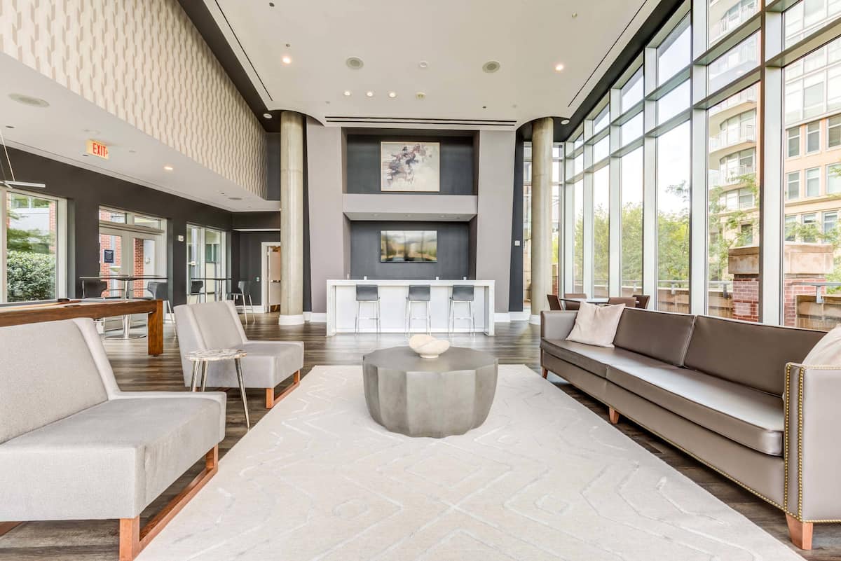 RGVtYW5kUGljdHVyZToxOTUxNzY5MjM2