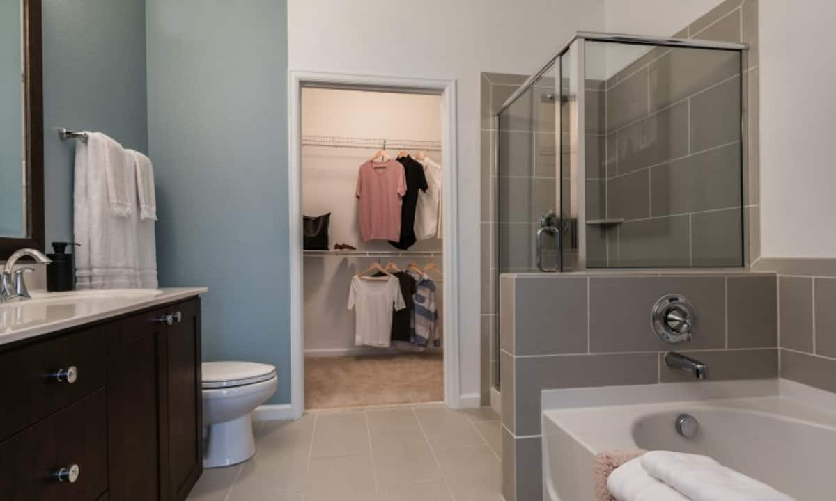 , an Airbnb-friendly apartment in Alexandria, VA