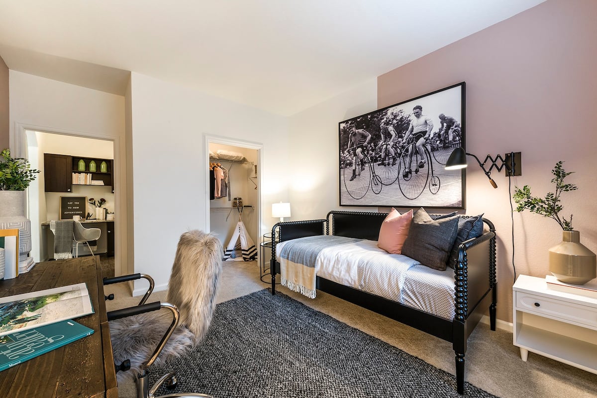 , an Airbnb-friendly apartment in Alexandria, VA