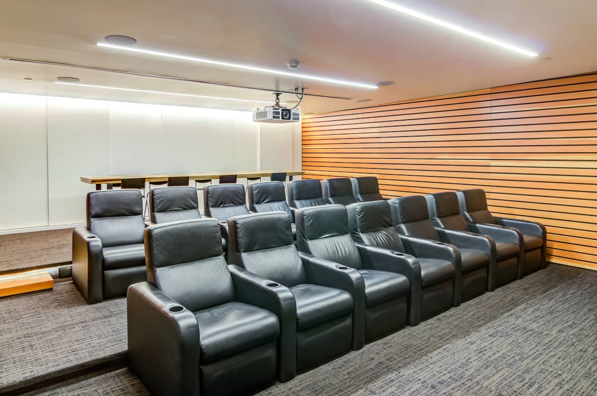 RGVtYW5kUGljdHVyZToxOTUxNjQ2MTk1