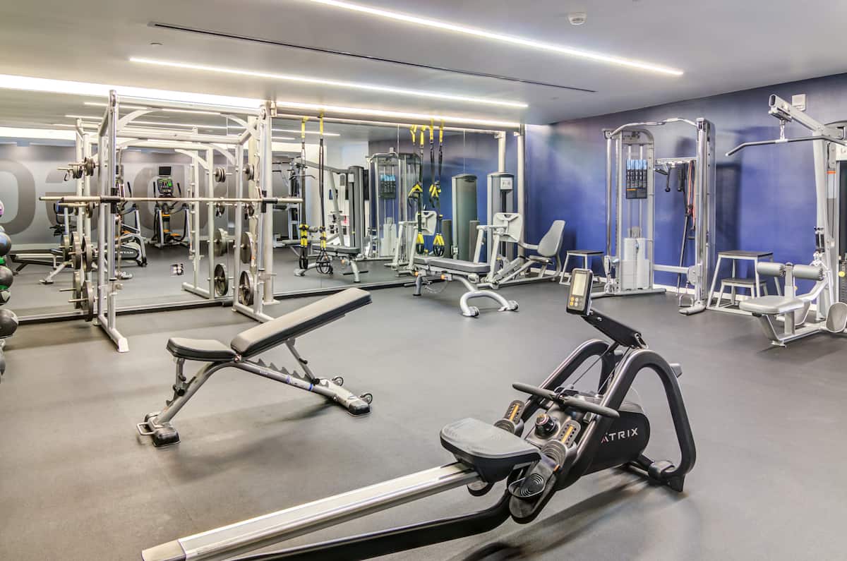 RGVtYW5kUGljdHVyZToxOTUxNjQ2MTc1