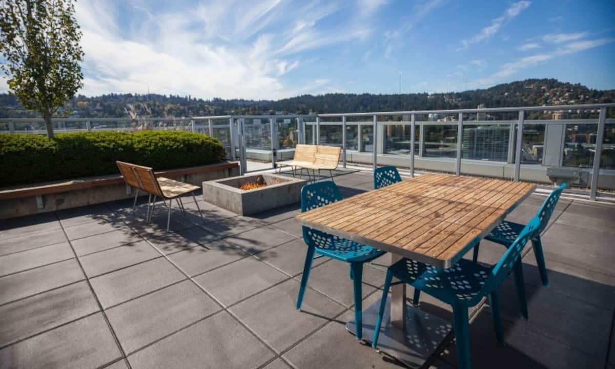 , an Airbnb-friendly apartment in PORTLAND, OR