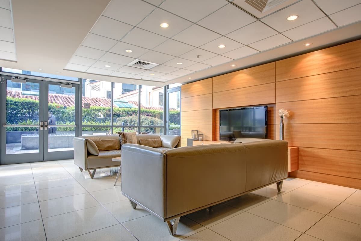 RGVtYW5kUGljdHVyZToxOTUxNTg2Mjg1