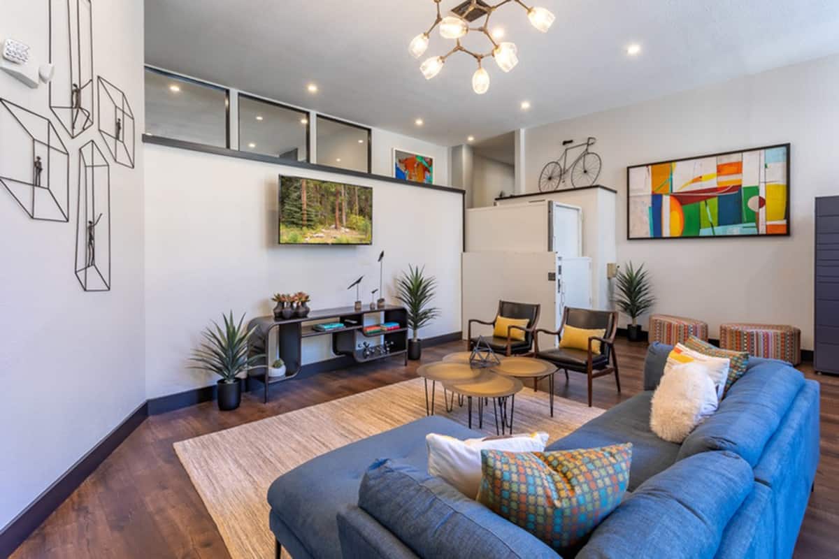 , an Airbnb-friendly apartment in Lakewood, CO