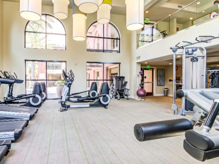 RGVtYW5kUGljdHVyZToxOTQzMjA3Nzkz