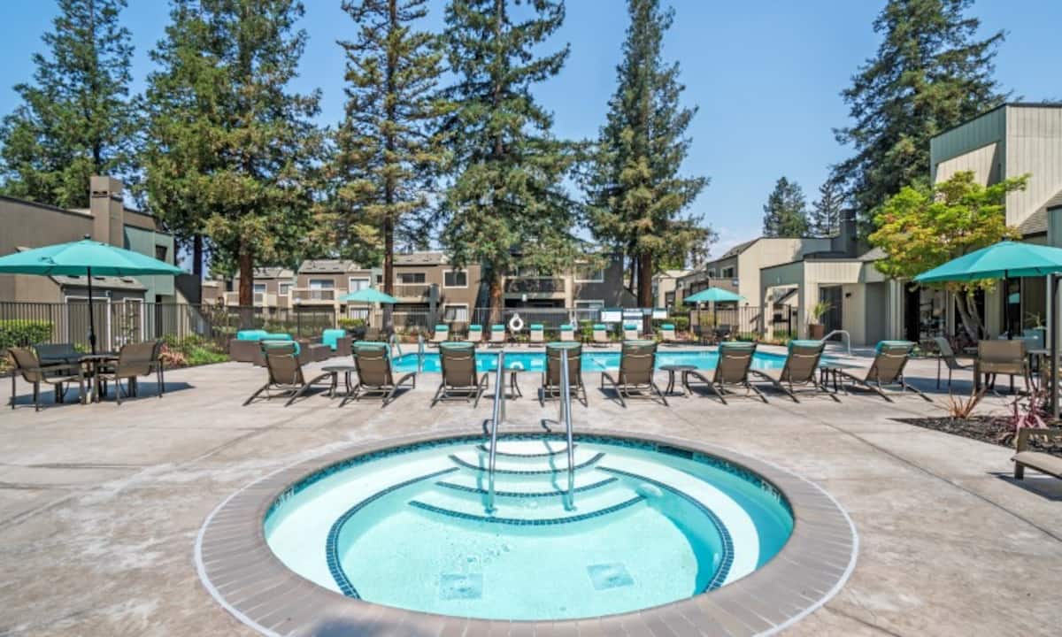 RGVtYW5kUGljdHVyZToxOTQzMTA0NjQ5