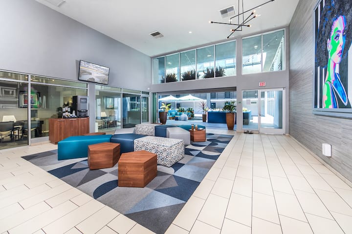 RGVtYW5kUGljdHVyZToxOTQzMTY5MDU2