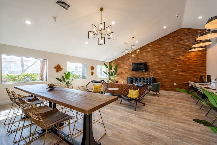 RGVtYW5kUGljdHVyZToxOTQzMTAzNjQ1