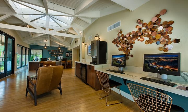 RGVtYW5kUGljdHVyZToxOTQzMTcyODc1