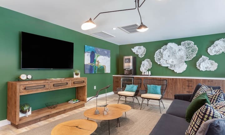 RGVtYW5kUGljdHVyZToxOTQzMTcxNzYy