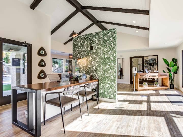 RGVtYW5kUGljdHVyZToxOTQzMTcxNzc0