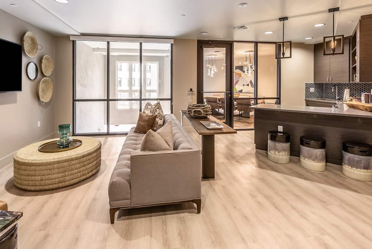 RGVtYW5kUGljdHVyZToxOTQzMTU2NjM2