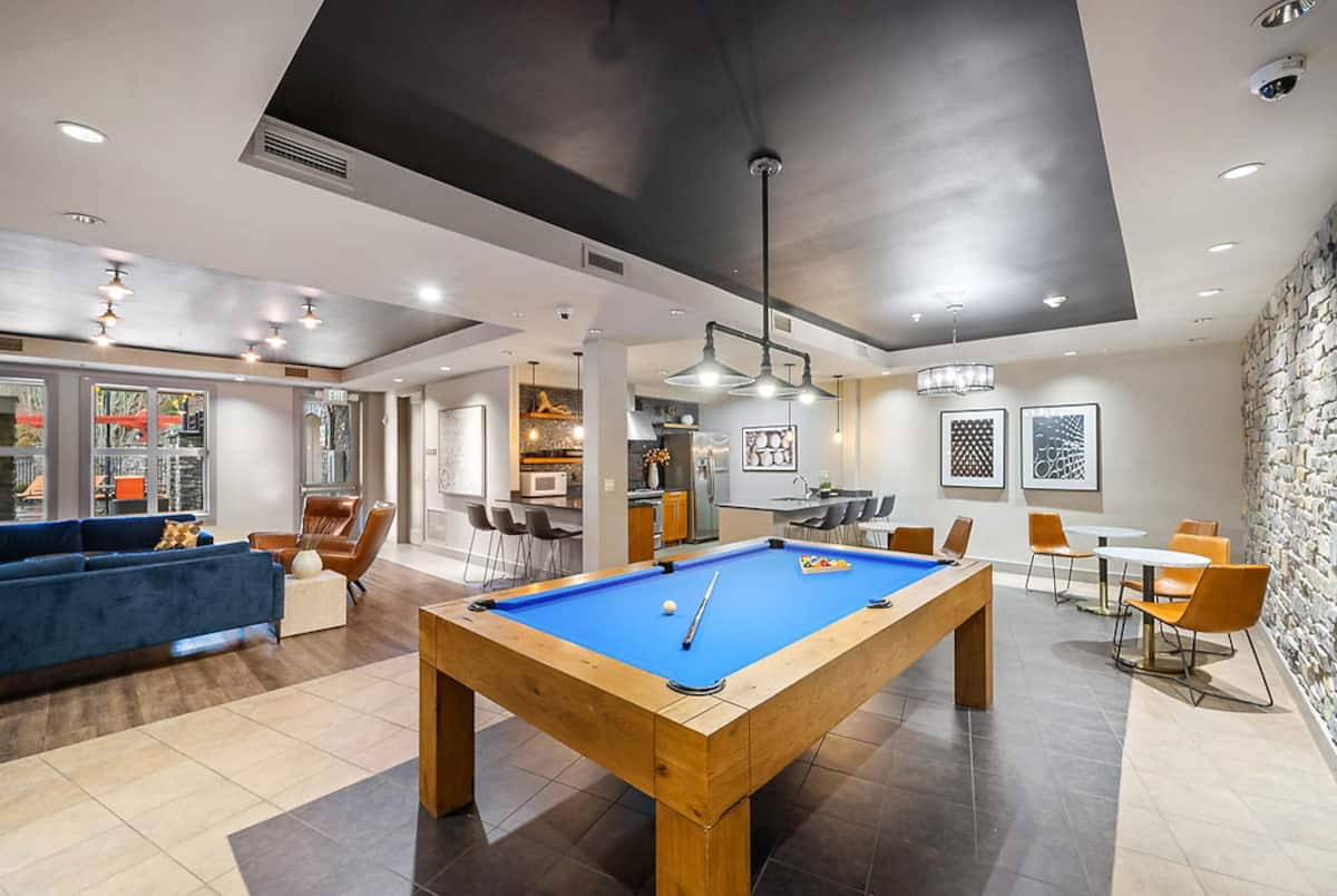 RGVtYW5kUGljdHVyZToyMDM4MDA0NDU0