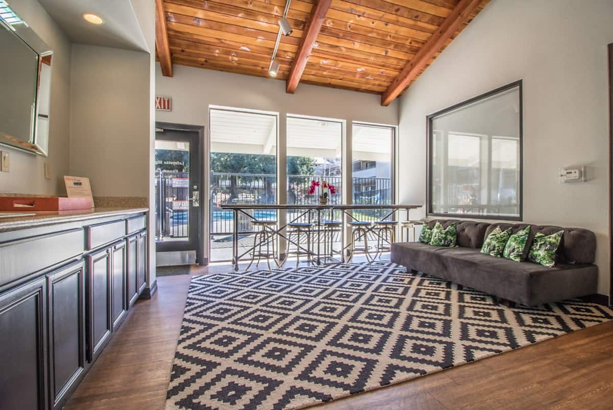 RGVtYW5kUGljdHVyZToxOTQzMTU1ODQ3