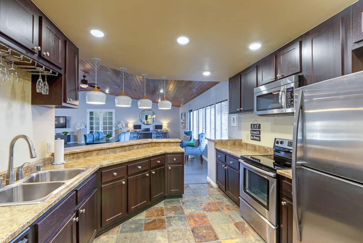 RGVtYW5kUGljdHVyZToxOTQzMTU3MDI4