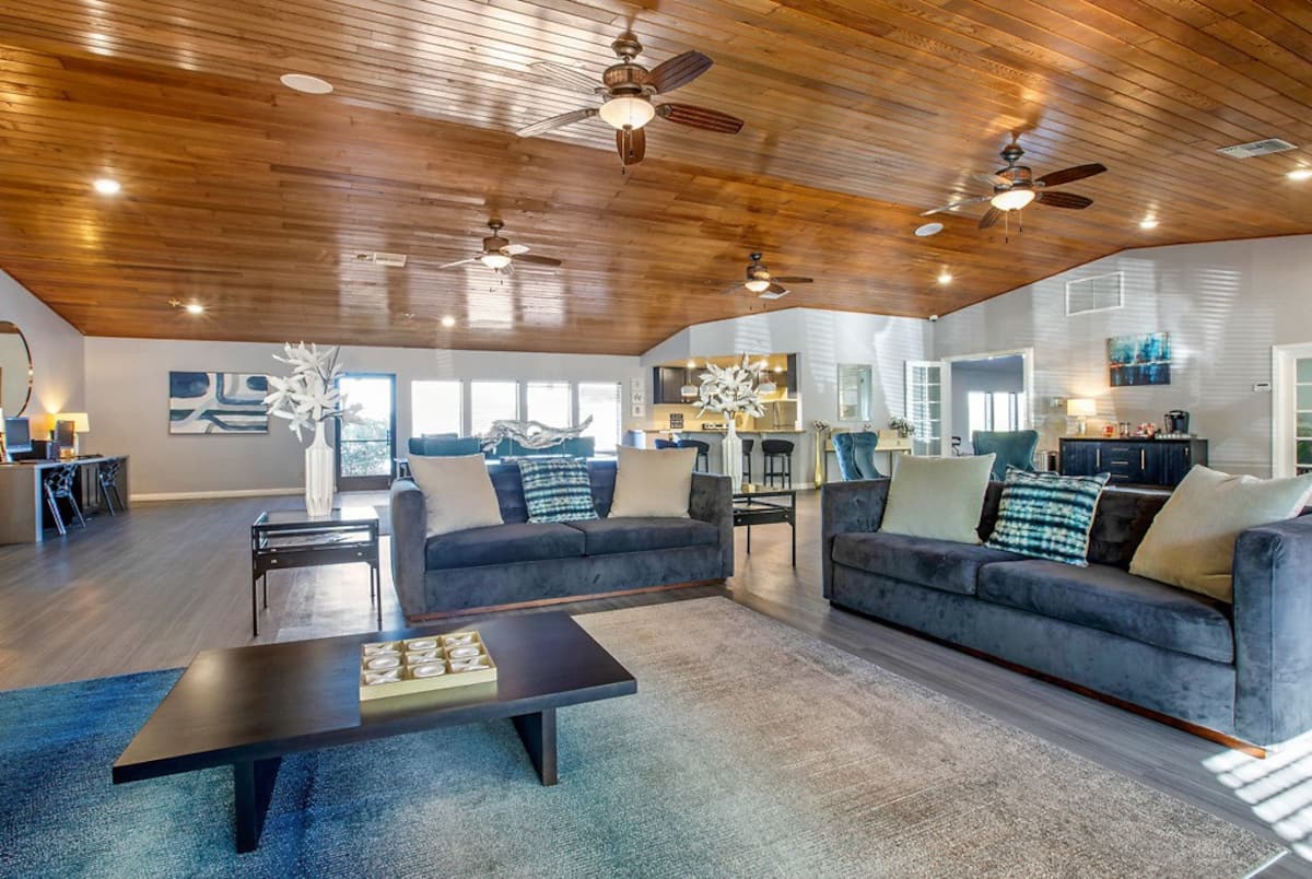 Alternate view of Bernardo Crest, an Airbnb-friendly apartment in San Diego, CA