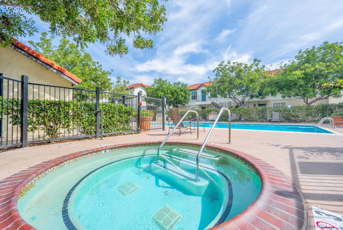 RGVtYW5kUGljdHVyZToxOTQzMTU4NjUz