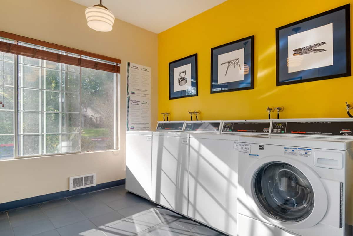 RGVtYW5kUGljdHVyZToxOTQzMTU5ODE5