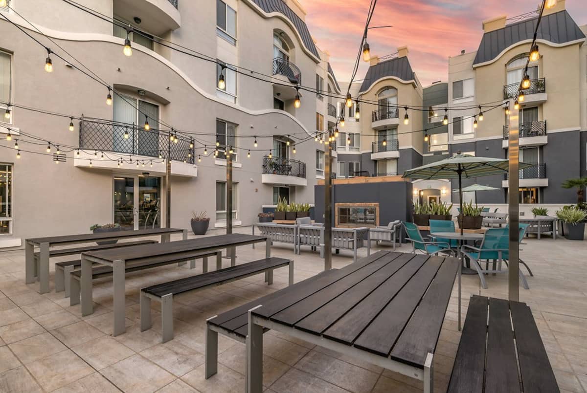 , an Airbnb-friendly apartment in Marina del Rey, CA