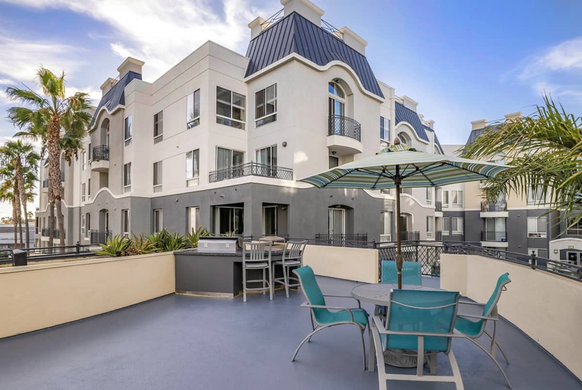 , an Airbnb-friendly apartment in Marina del Rey, CA