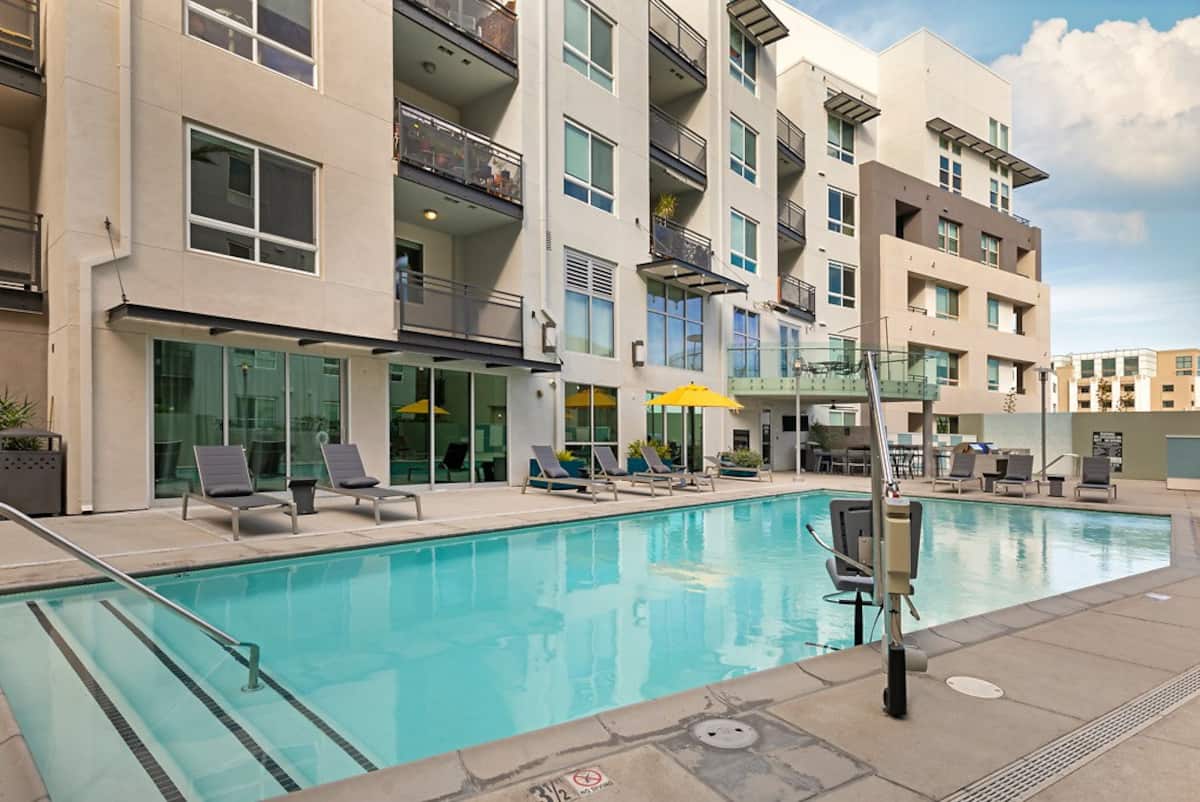 , an Airbnb-friendly apartment in Los Angeles, CA