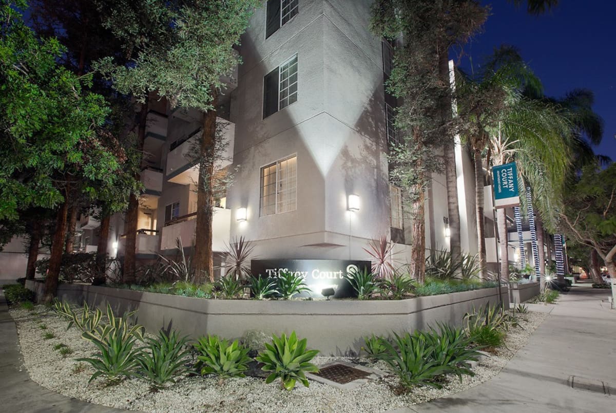 Alternate view of Tiffany Court, an Airbnb-friendly apartment in Los Angeles, CA