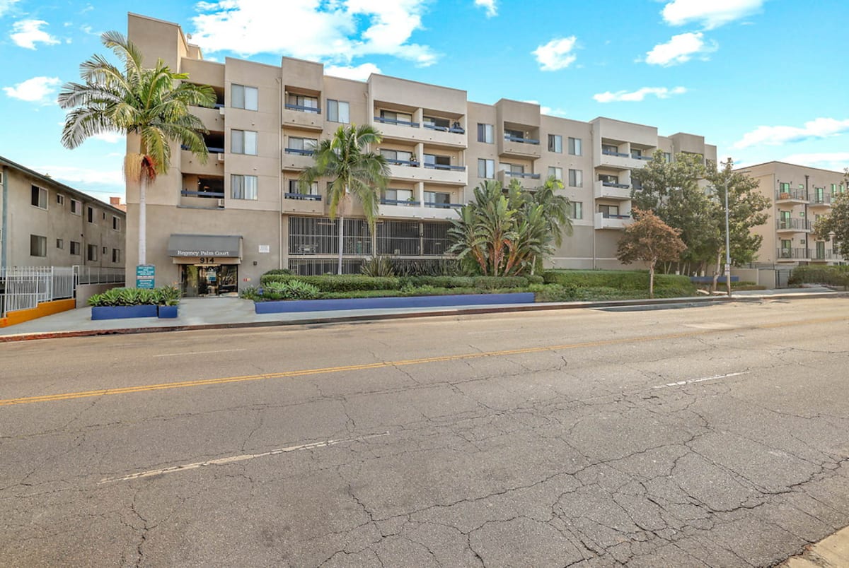 , an Airbnb-friendly apartment in Los Angeles, CA