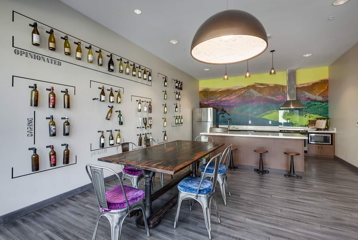 RGVtYW5kUGljdHVyZToxOTQzMTUzNjk4