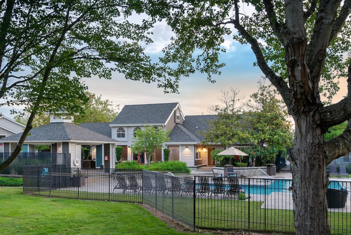 , an Airbnb-friendly apartment in Redmond, WA
