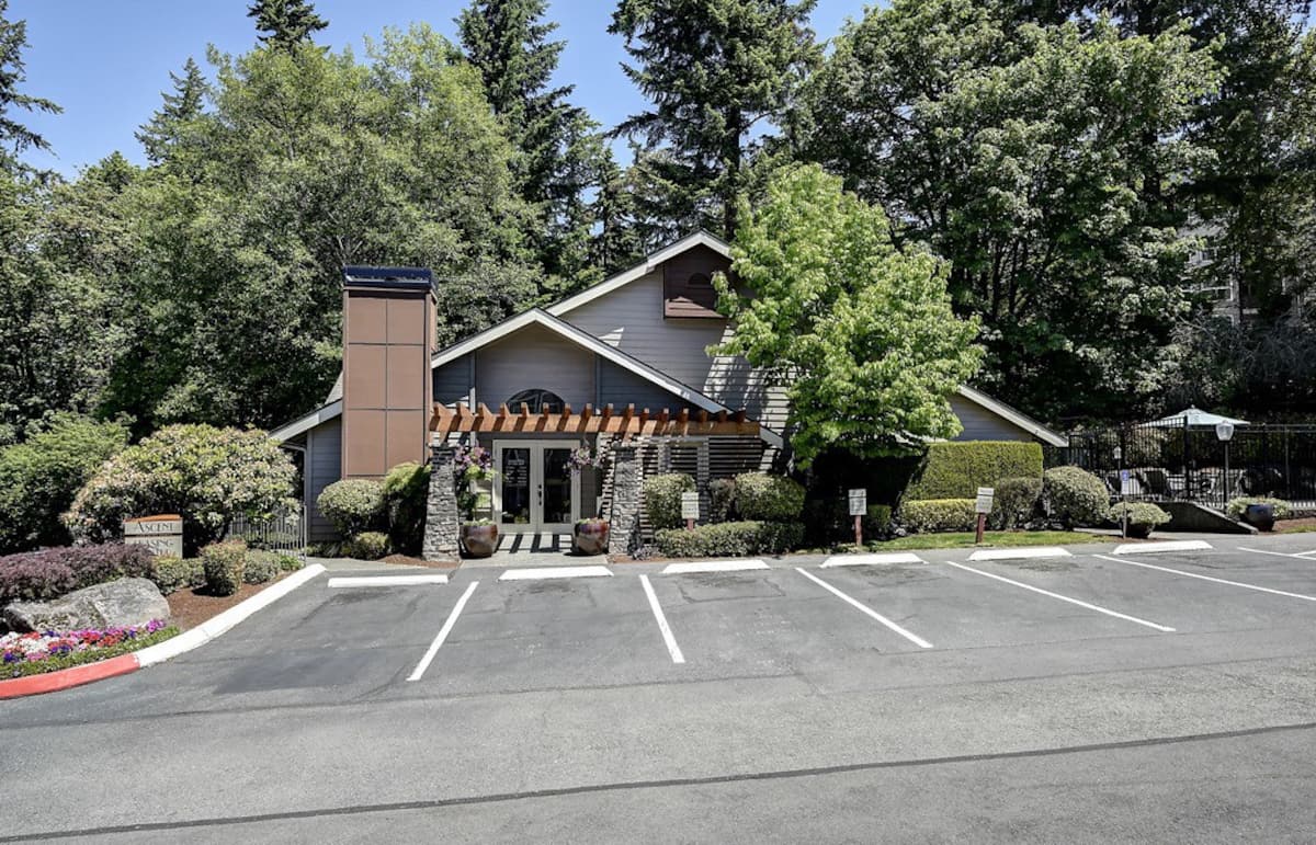 , an Airbnb-friendly apartment in Kirkland, WA