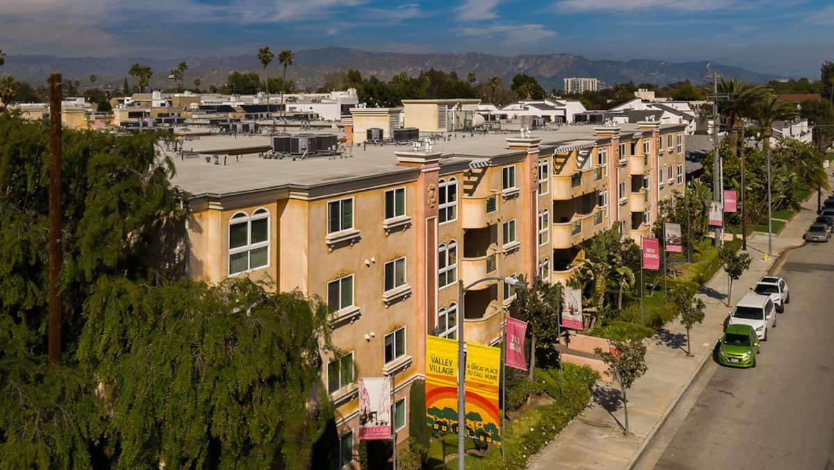 , an Airbnb-friendly apartment in Valley Village, CA