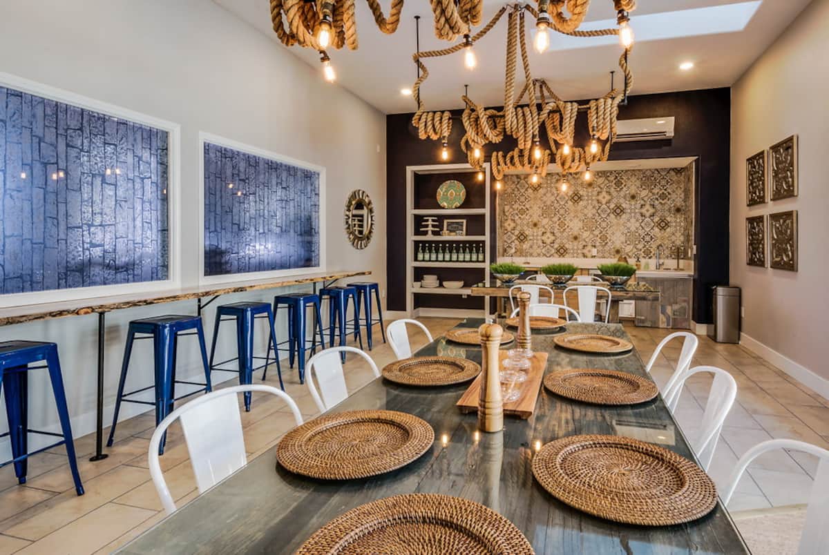 RGVtYW5kUGljdHVyZToxOTQzMTU2NTg4