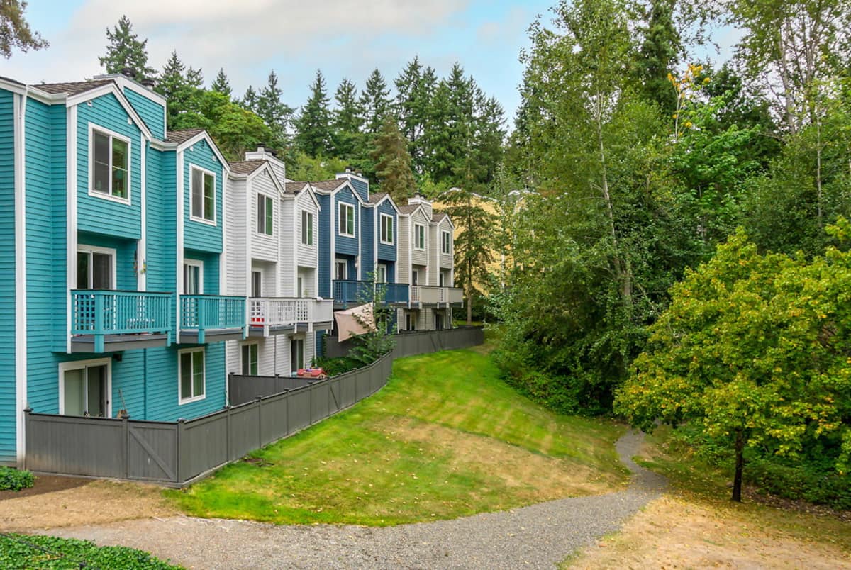 , an Airbnb-friendly apartment in Bothell, WA