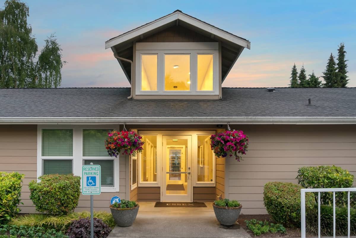 , an Airbnb-friendly apartment in Kirkland, WA