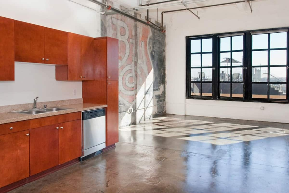 , an Airbnb-friendly apartment in Los Angeles, CA