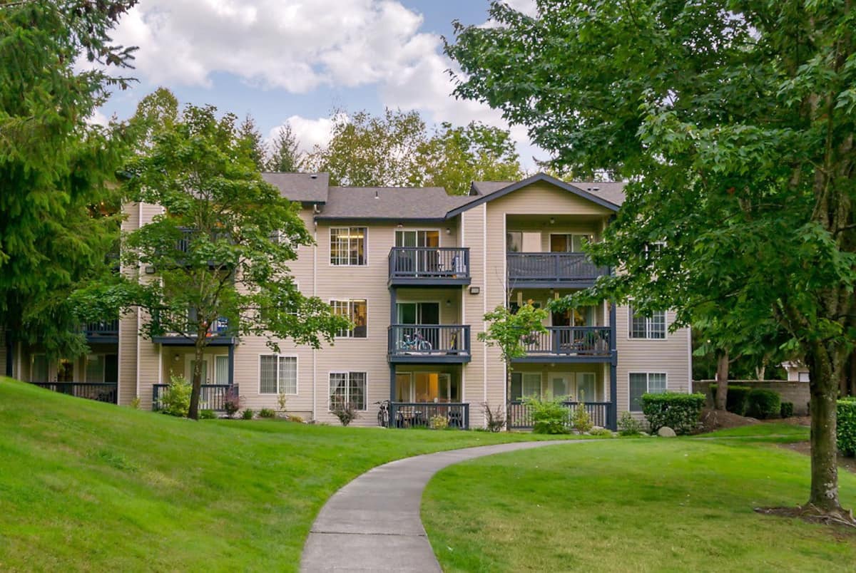 , an Airbnb-friendly apartment in Renton, WA