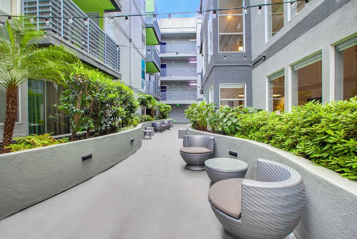 , an Airbnb-friendly apartment in Los Angeles, CA