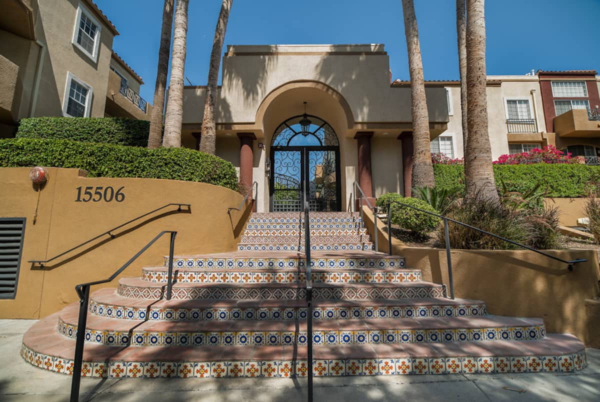 , an Airbnb-friendly apartment in Encino, CA