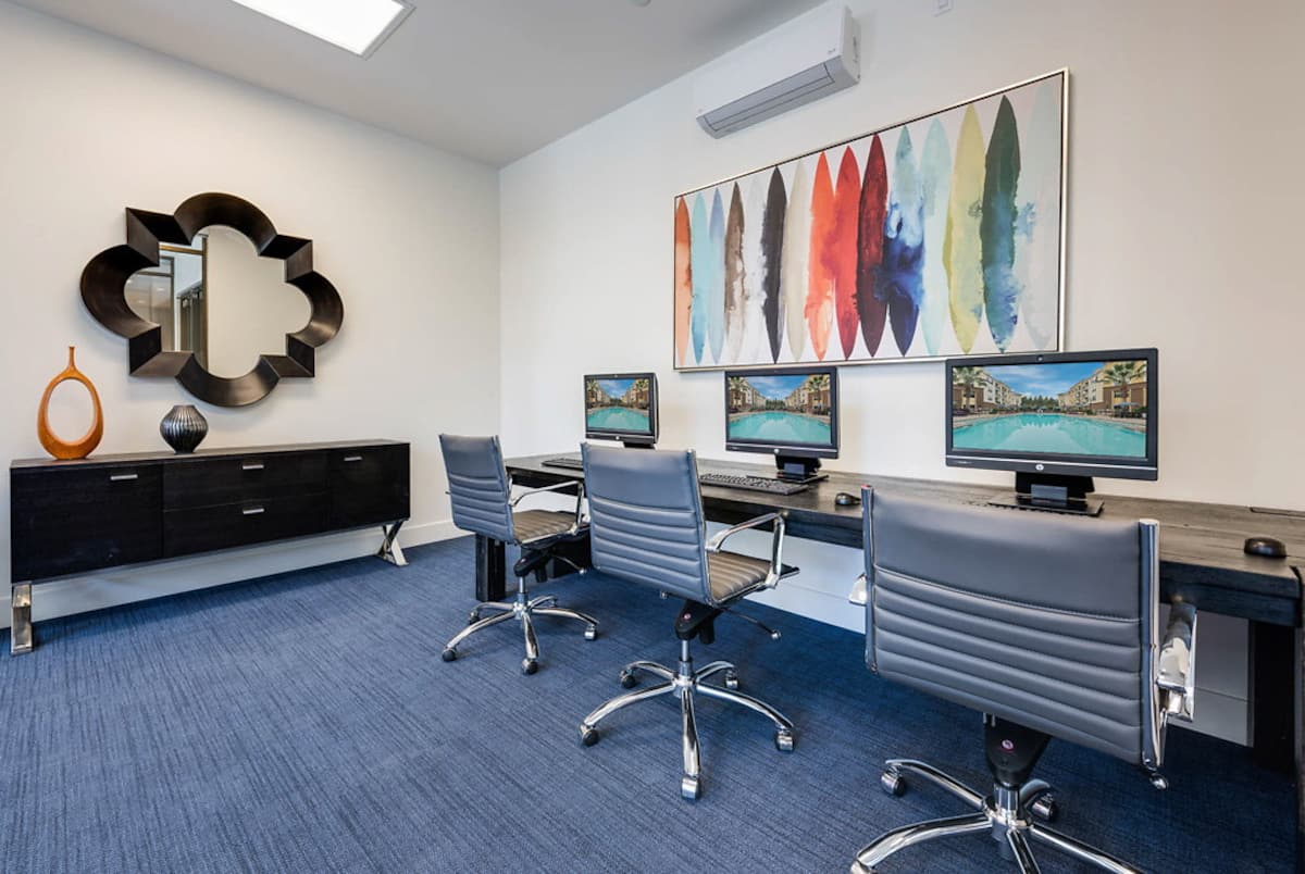 RGVtYW5kUGljdHVyZToxOTQzMTU3NzM1