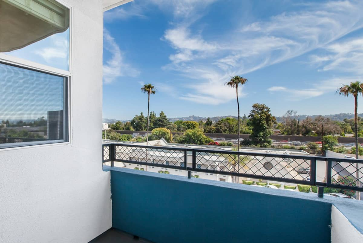 , an Airbnb-friendly apartment in Valley Village, CA