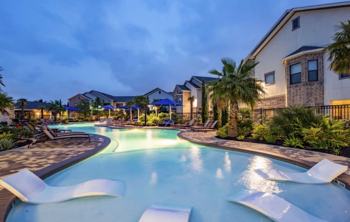 , an Airbnb-friendly apartment in Pearland, TX