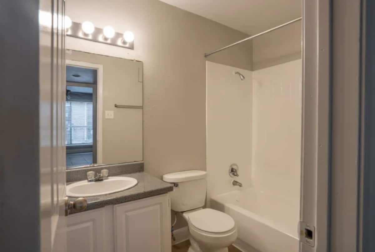 RGVtYW5kUGljdHVyZToxOTk5MTM0Nzg5