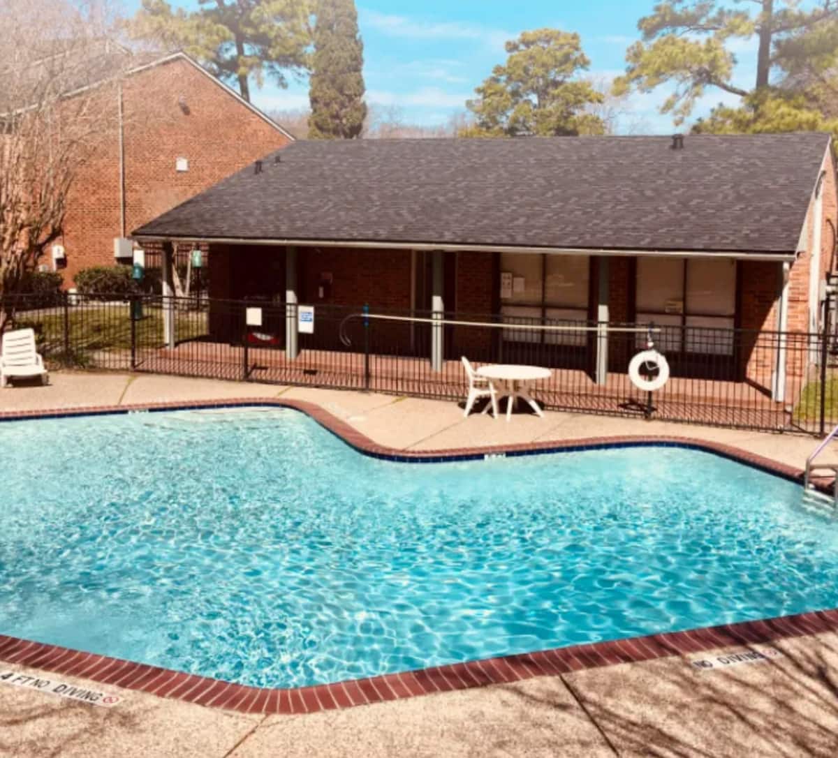 Exterior of Serena Oaks, an Airbnb-friendly apartment in Houston, TX