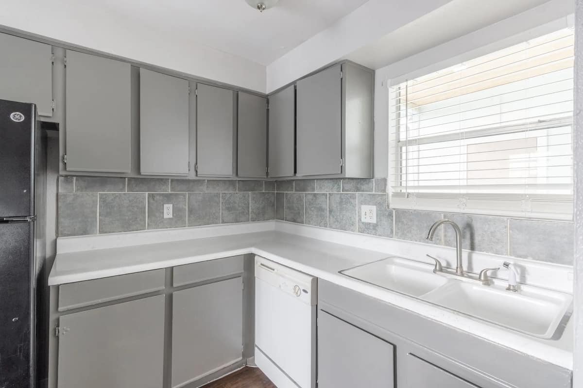 RGVtYW5kUGljdHVyZToxOTk5MDk1NTkw