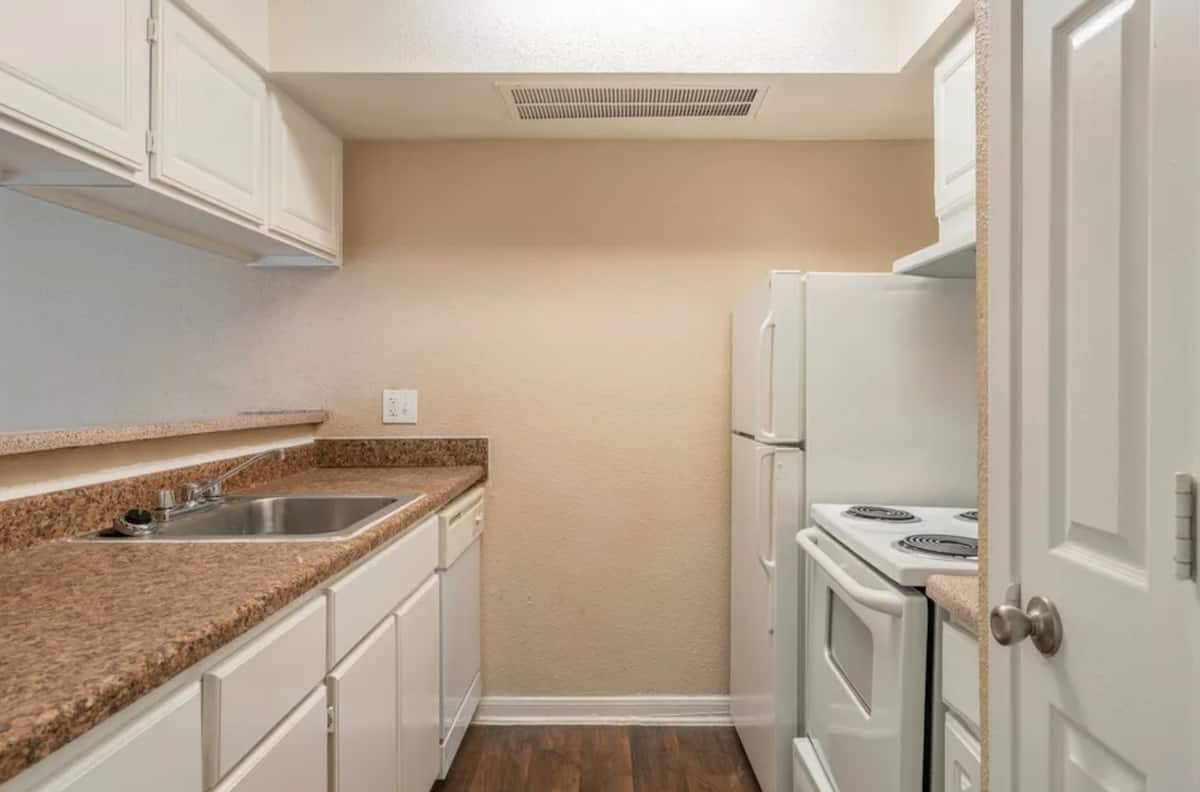 RGVtYW5kUGljdHVyZToxOTk5MTI3MTMz