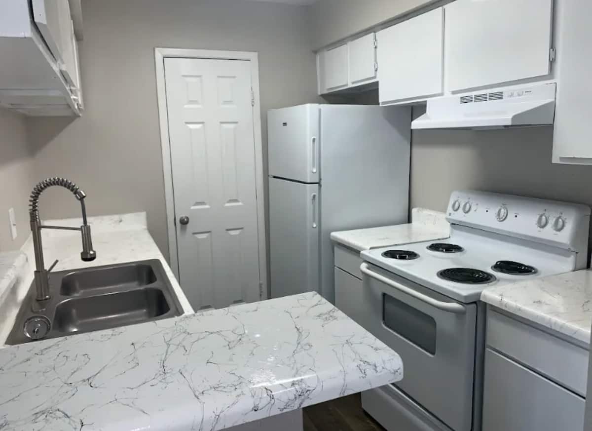 RGVtYW5kUGljdHVyZToxOTk5MTQzMTYx