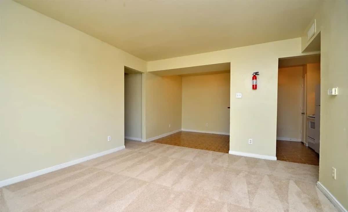 RGVtYW5kUGljdHVyZToxOTk5MDY3MTI1